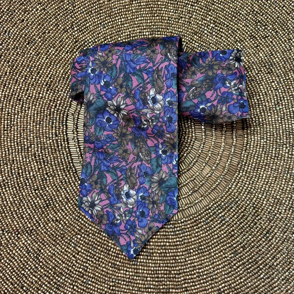 Moody 80s Silk Flower Pattern Neck Tie Salvatori Made in USA Purple Pink Necktie